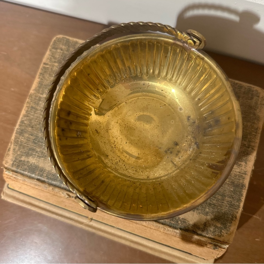 Vintage Brass Decorative Bowl Bucket with Handle - Picture 5 of 8